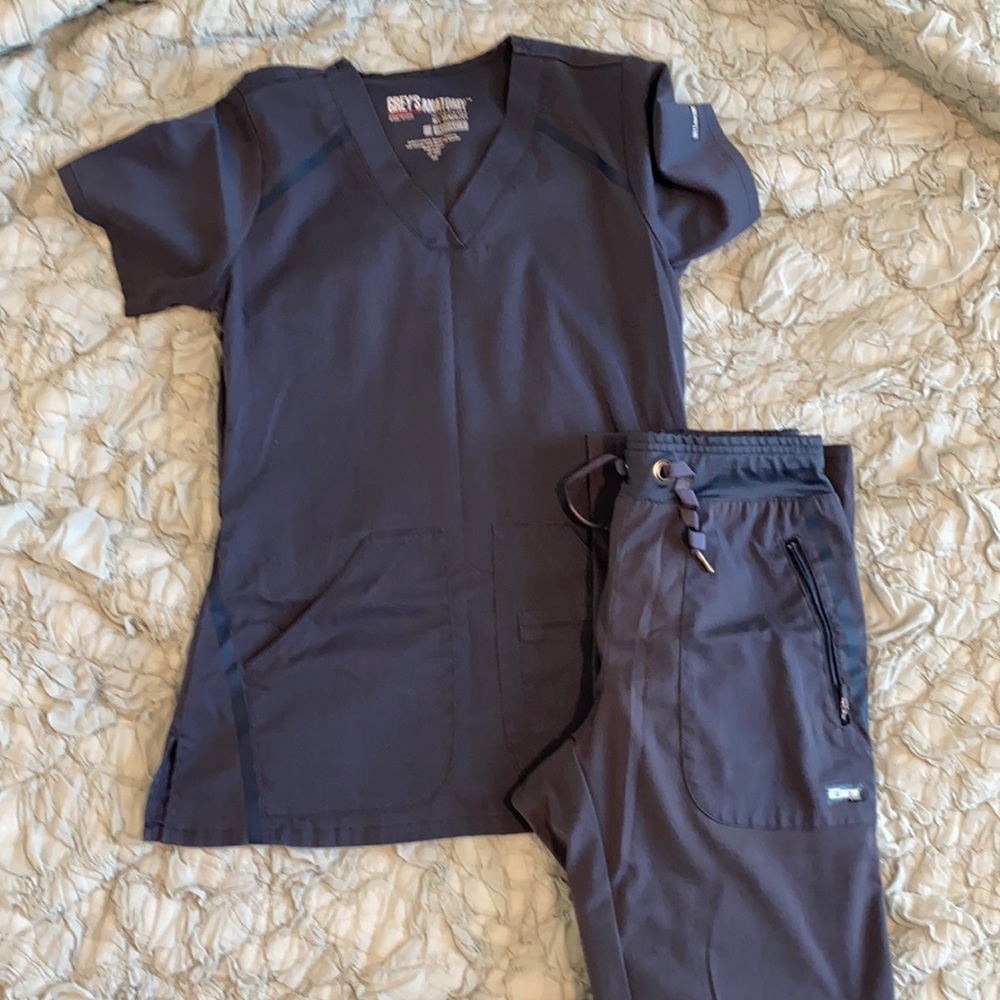 Scrub set